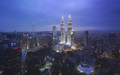 Grand_Hyatt_KUAGH_Skyline_with_Patronas_Twin_Towers_ in_ Malaysia