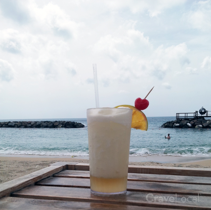 Sandals-Grenada-Cocktails-by-the-beach