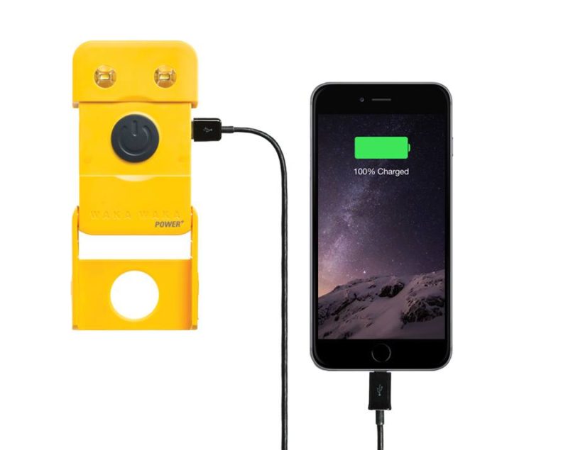 wakawaka-solar-power-light-iphone charger